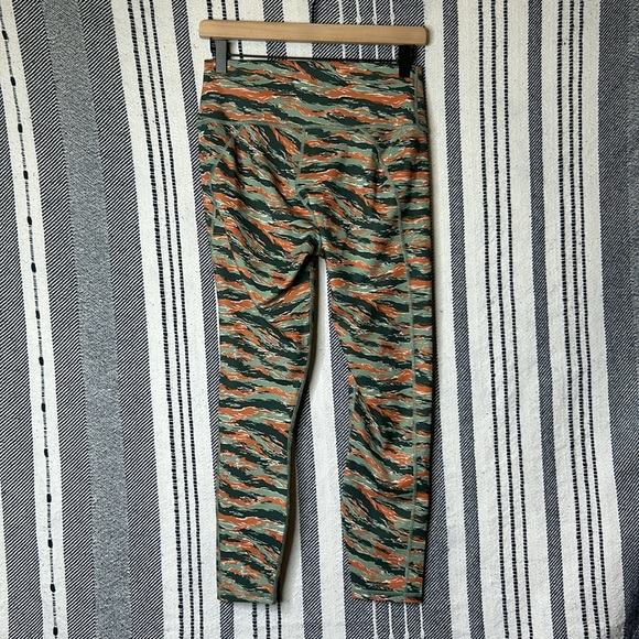 Fabletics Define Powerhold High Waist 7/8 Leggings - Picture 3 of 4